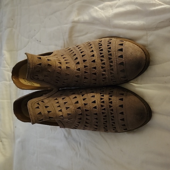 FERGALICIOUS Brown Ankle Boots, Size 10, EUC - Picture 2 of 5